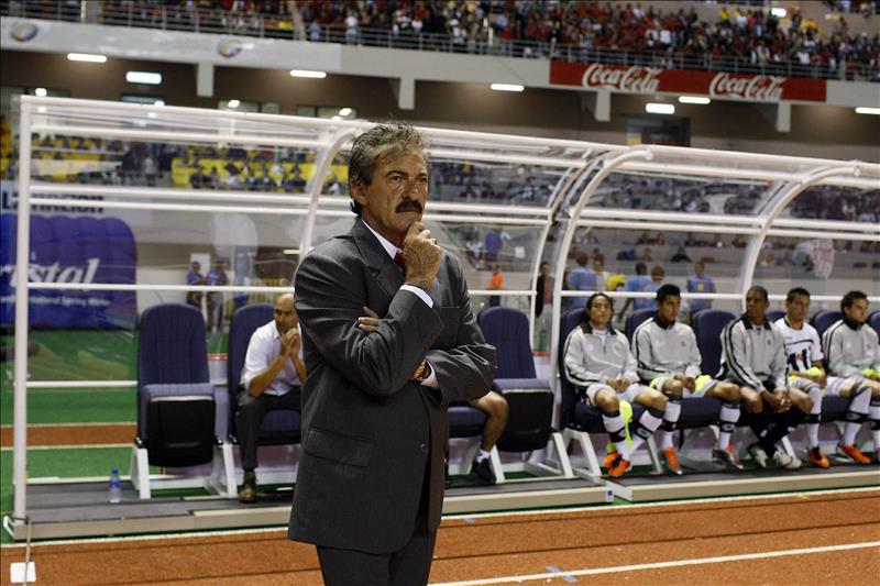 El argentino Ricardo Lavolpe asume como entrenador de las Chivas de México