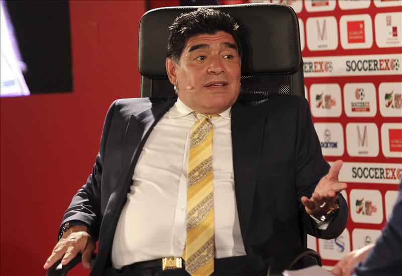 Maradona apoya a oficialista Scioli para presidenciales de Argentina