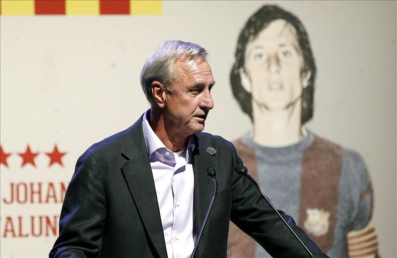 El Barcelona envía "un fuerte abrazo" a Cruyff