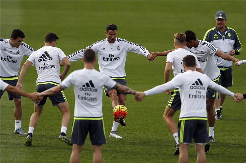 Benítez asegura que «no es serio» acusar al Real Madrid de presionar a árbitros
