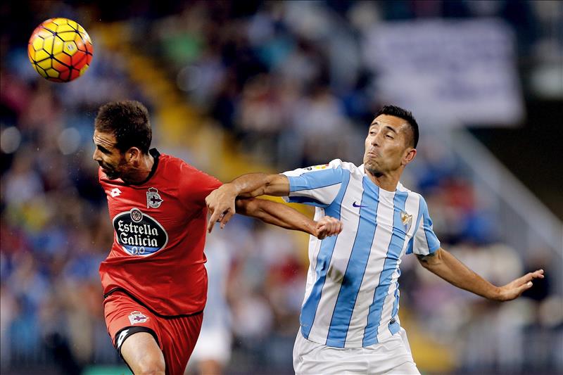2-0. El Málaga toma aire con la segunda victoria ante un Depor sin pegada