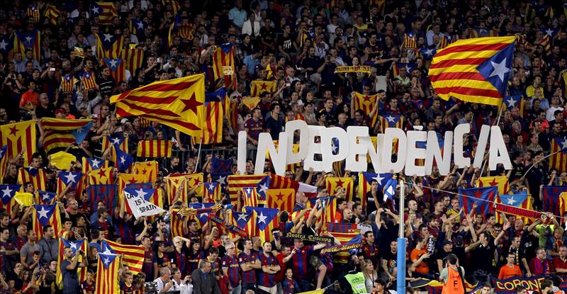 Un grupo de socios del Barça crea una plataforma en contra de las ‘estelades’