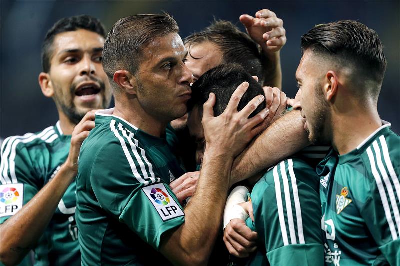 0-1. El Málaga se ahoga en su presión y el Betis asalta La Rosaleda