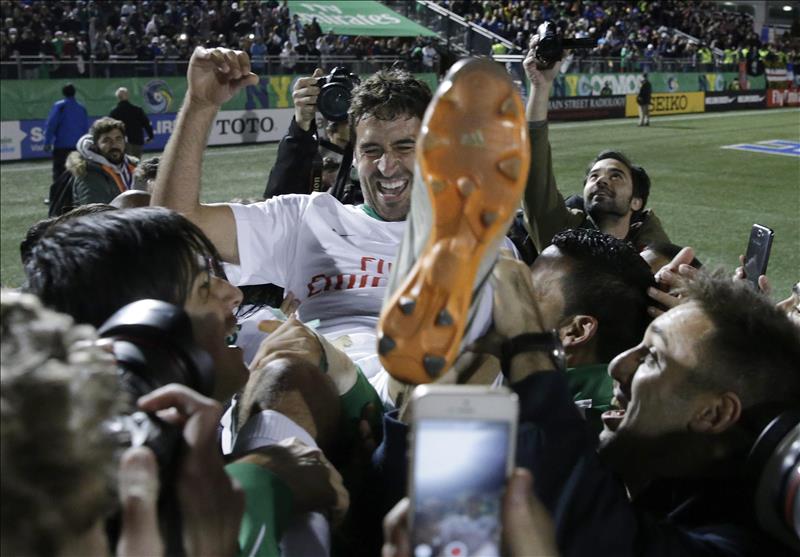 Raúl juega su último partido y gana el título de Liga con el Cosmos