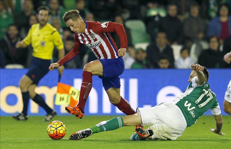 Torres, Gámez y Giménez, titulares en el Atlético