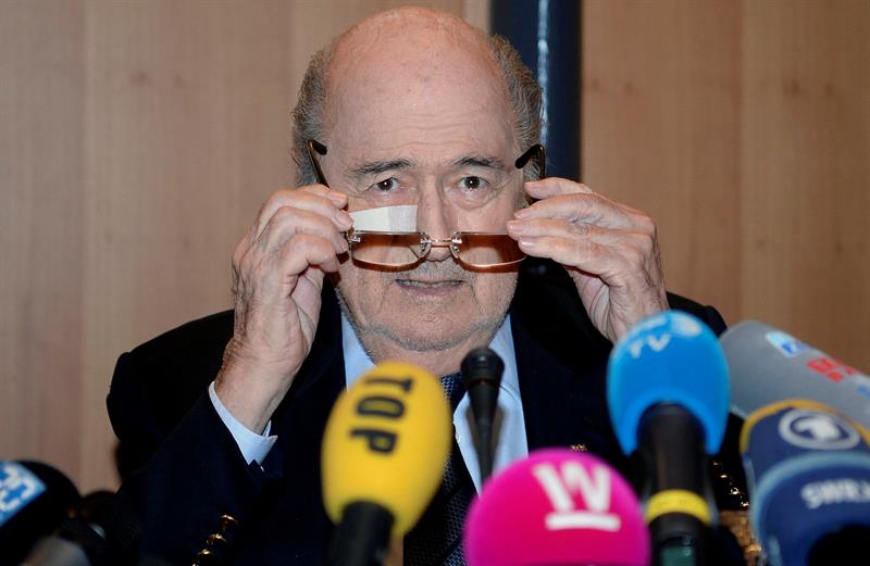 La UEFA considera "absurdas" las acusaciones de Blatter de amaño de sorteos
