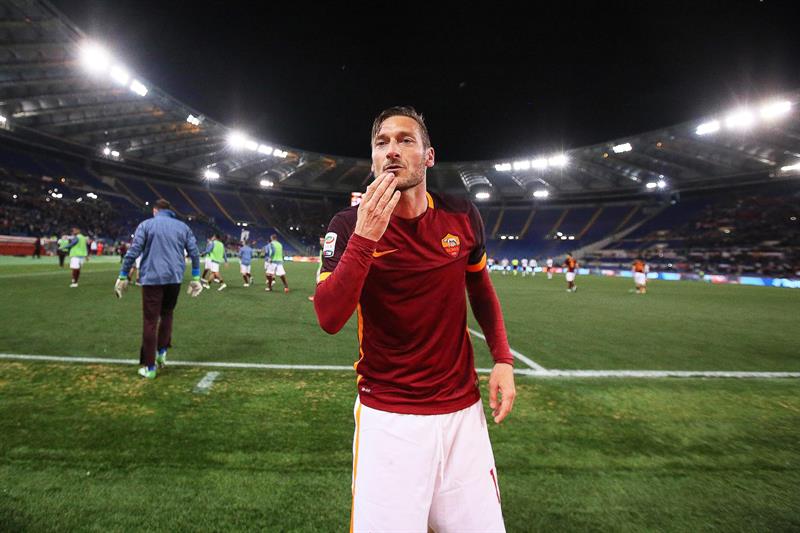 El ídolo del Roma Francesco Totti cumple 40 años, todos en "giallorosso"