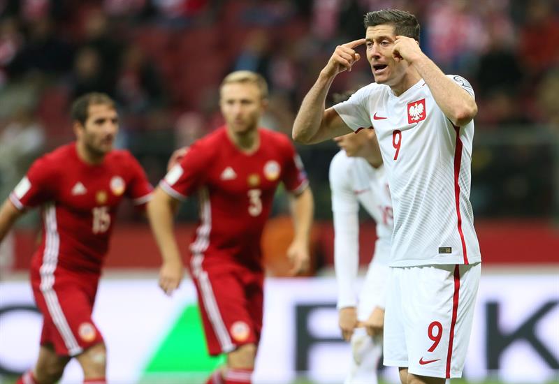 Alemania prolonga el pleno e Inglaterra se estanca; Lewandowski salvador