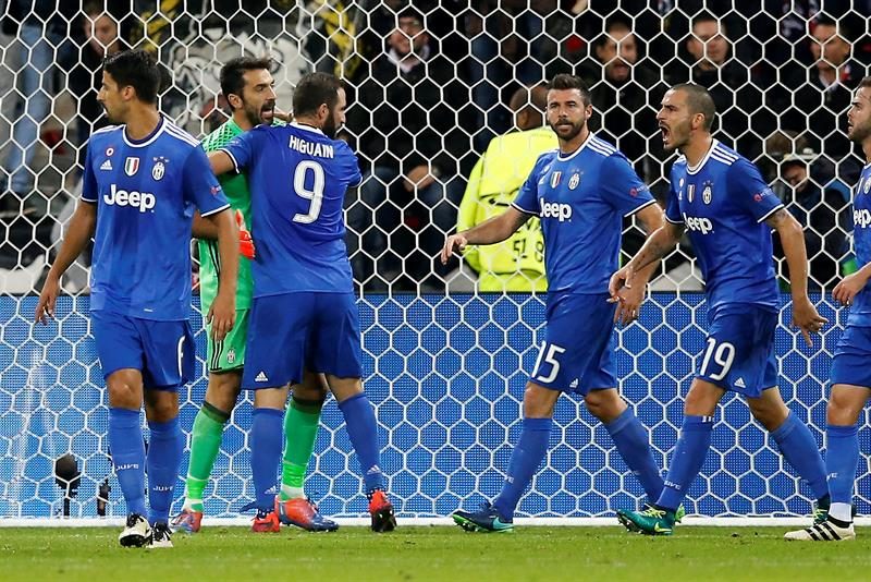 0-1 La Juve saca petróleo de Lyon encomendándose a Buffon