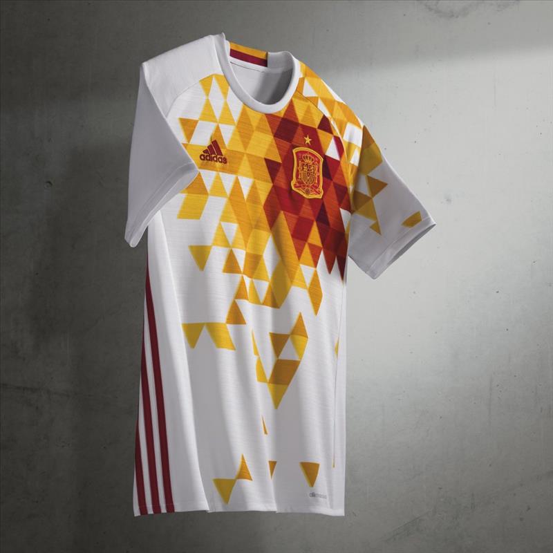 wp image 277306 - La segunda camiseta de España en la Eurocopa se inspira en el triunfo de 2008