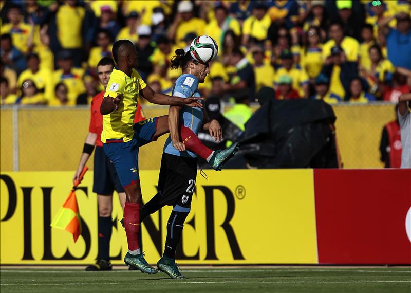 wp image 277428 - Un Ecuador con paso perfecto se beneficia del daño que se hacen sus rivales