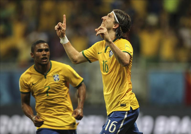 wp image 279019 - 3-0. Brasil golea y convence con un brillante desempeño de Douglas Costa