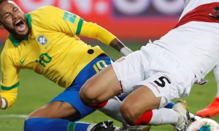 Neymar Jr. falta 450x270 - Juntan 225 mil firmas contra el árbitro del Perú vs. Brasil