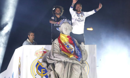 Real Madrid last LaLiga title celebration at Cibeles 2016 17 4 450x270 - La razón del porqué el Real Madrid celebra en Las Cibeles