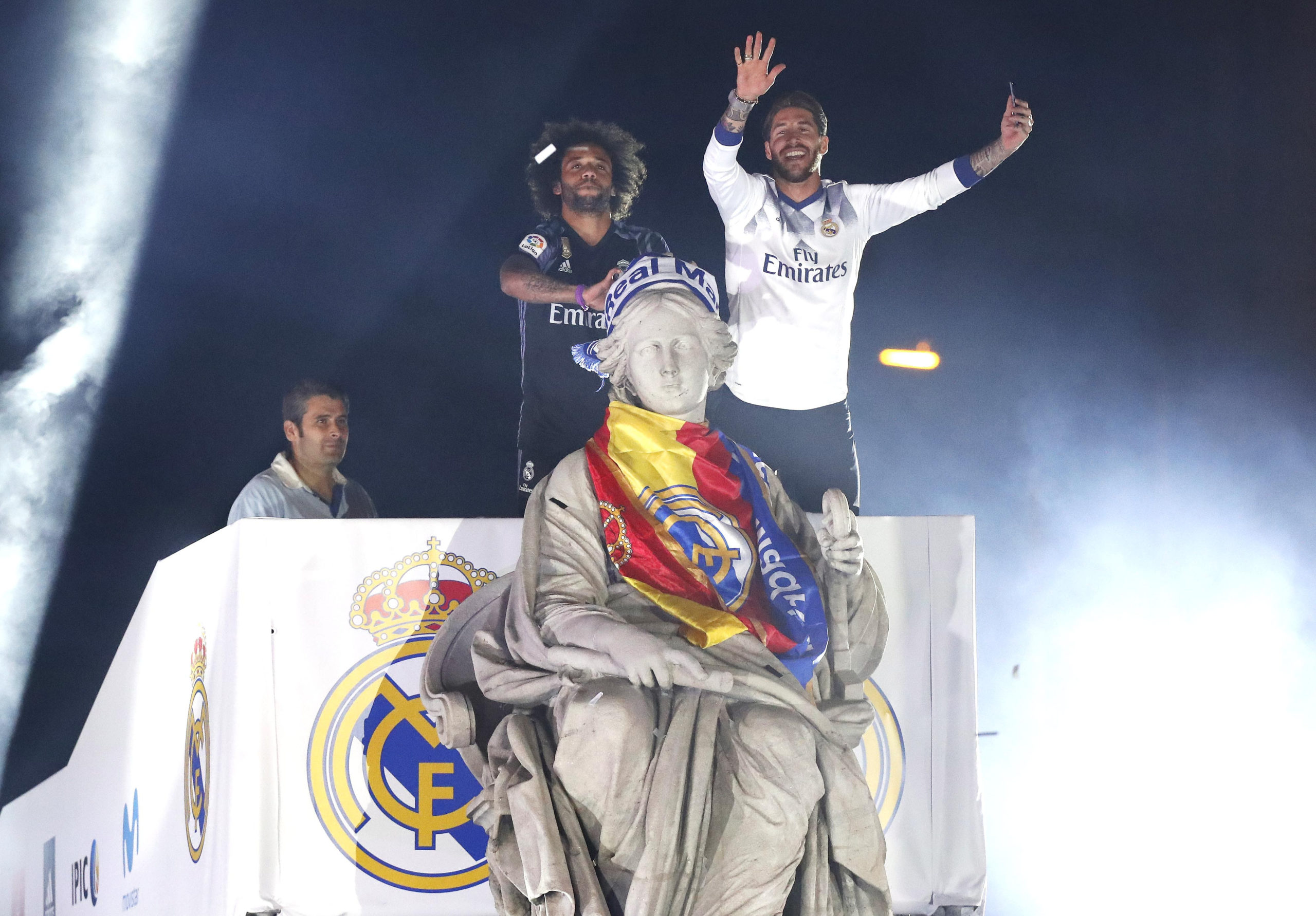 Real Madrid last LaLiga title celebration at Cibeles 2016 17 4 scaled - La razón del porqué el Real Madrid celebra en Las Cibeles