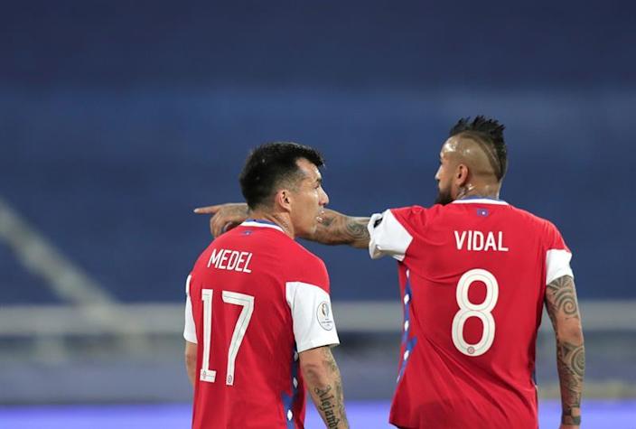 Vidal Medel - Jugadores de Chile "rompen" burbuja sanitaria de su selección, habría sanciones