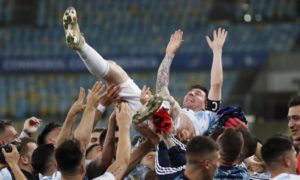 Messi 1 300x180 - Ganó Messi, ganó Argentina, la Copa América