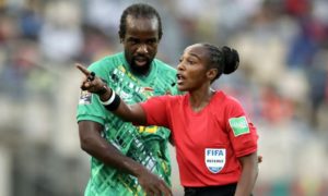Aribtra 300x180 - Árbitro mujer debuta como juez central en Copa Africana