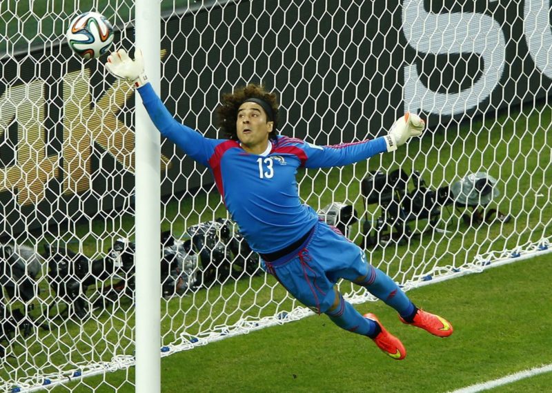 Memo 3 800x570 - Memo Ochoa, es el portero mas malo del América