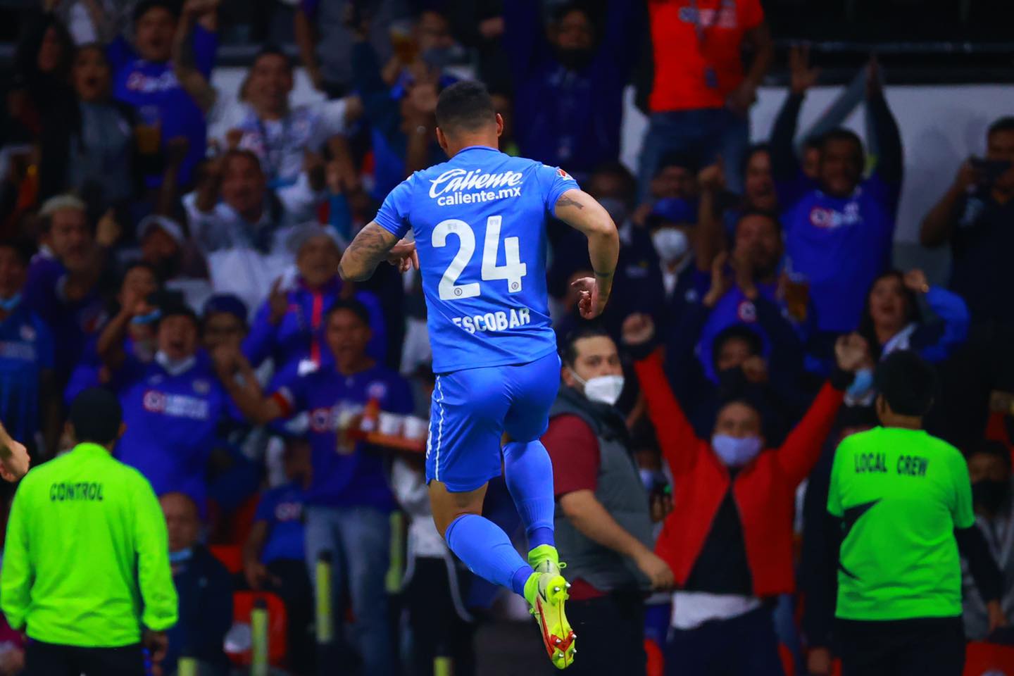 Escobar Cruz Azul - Cruz Azul vence a Pumas con golazo de Escobar