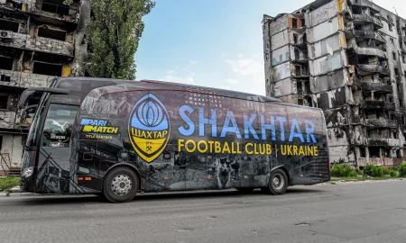 autobus shakhtar muestra crudeza guerra kiev 98 450x270 - Futbol en la guerra, Ucrania reinicia su liga