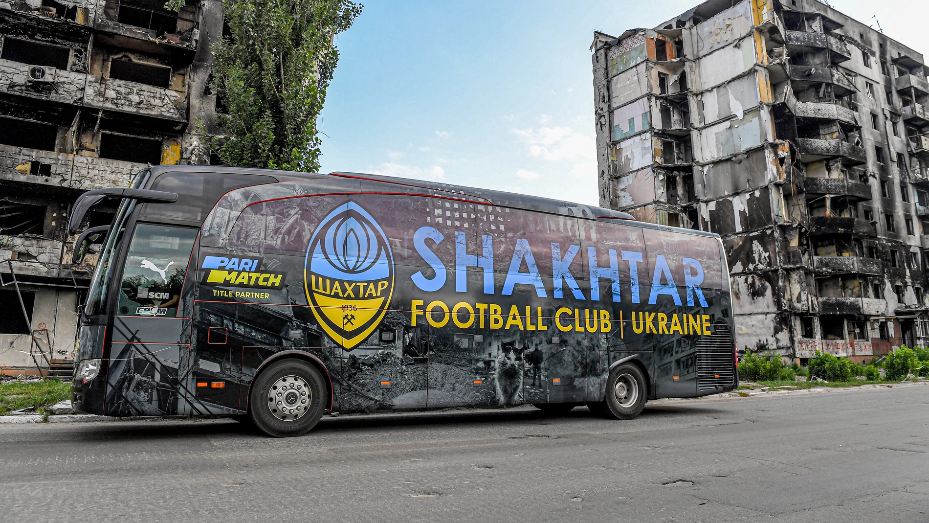 autobus shakhtar muestra crudeza guerra kiev 98 - Futbol en la guerra, Ucrania reinicia su liga