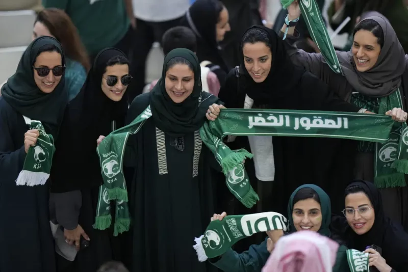 Arabes 800x534 - Mujeres en Qatar 2022 y el reto del código de vestimenta
