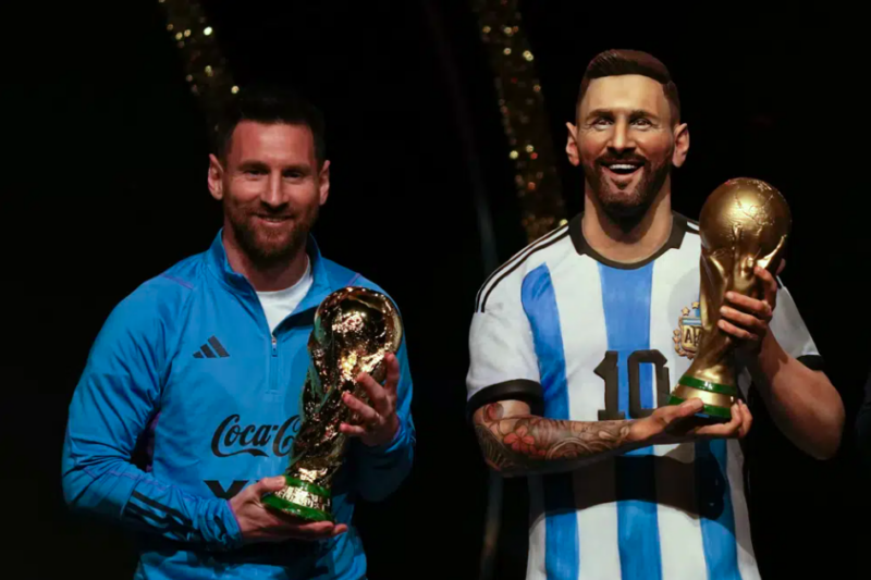 Estatua Messi 800x533 - Homenajean a Messi con estatua, está mejor que la de Ronaldo
