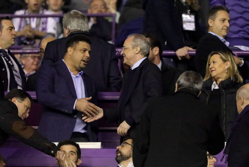Ronaldo Nazario Real Valladolid and Florentino Perez Real Madrid 08135fc844 800x537 - Ronaldo regresa al Bernabeu, como presidente...del rival