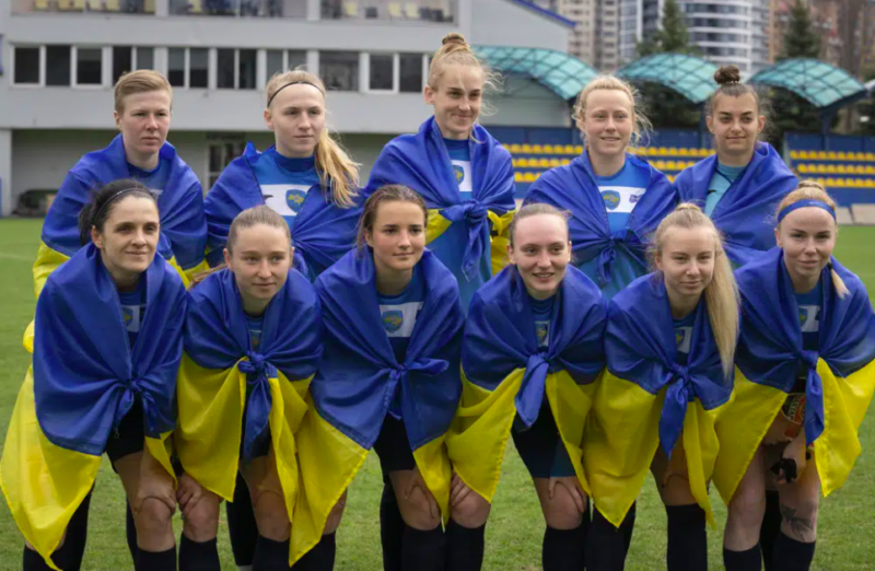 Ucrania 1 800x522 - Chicas en Ucrania continúan su liga a pesar de la guerra