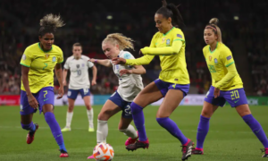 Inglaterra 1 300x180 - Amenaza FIFA con bloqueo de señal de TV de Mundial Femenil en Europa