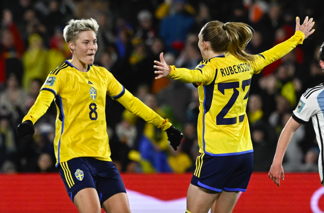 Suecia 3 - Suecia permanece en primer lugar femenino