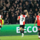 Feyenoord 80x80 - Feyenoord levantá la mano