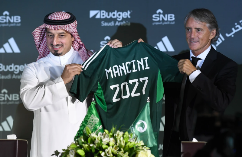 Mancini 800x520 - Mancini fue por el billete a Arabia Saudita