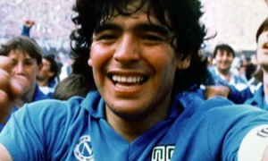 Maradona 300x180 - En Napoli homenajean a Maradona en tercer aniversario de su fallecimiento