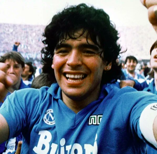Maradona - En Napoli homenajean a Maradona en tercer aniversario de su fallecimiento