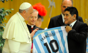papa francisco 300x180 - Papa Francisco: "Maradona fue un grande como futbolista pero como hombre fracasó"