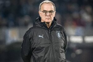 Ronald Araujo pone en alerta a Uruguay: Bielsa busca soluciones