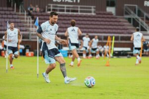 Scaloni manda un mensaje de calma: Argentina no se obsesiona con el debut ante Argelia