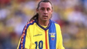 Álex Aguinaga: The Timeless Idol Who Brings Mexico and Ecuador Together at the World Cup