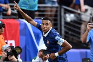 France dominates and brushes past Sweden, 3-0