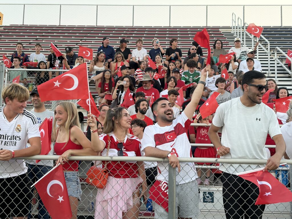 Pasión otomana en Norteamérica: Turquía inicia su camino a la Copa del Mundo arropada por su afición