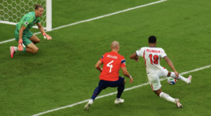Inglaterra logra una sufrida victoria por 2-1 en la prórroga ante Noruega