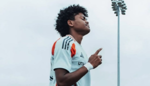 Chelsea agree deal to sign 15-year-old US winger Benji Flowers