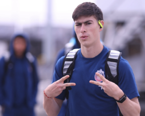 Chivas y Olympiacos llegan a acuerdo por la Hormiga Gonzalez
