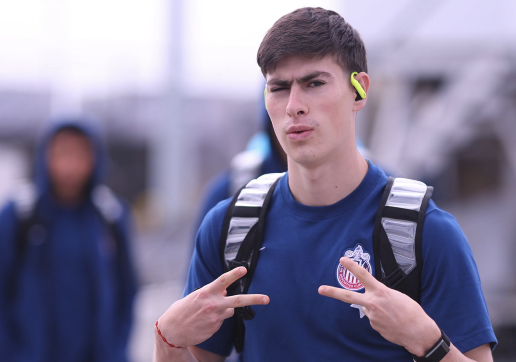 Chivas y Olympiacos llegan a acuerdo por la Hormiga Gonzalez