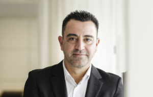Xavi toma las riendas de Países Bajos