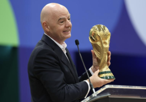 UEFA prepara denuncia penal contra Infantino