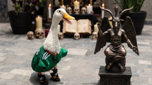 Pato Merlin, ¿Satanico? Baphomet, el extraño compañero del pato de México 