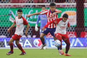 Chivas despierta con goleada y le propina un golpe a Tijuana